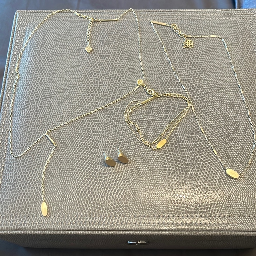 Kendra Scott set